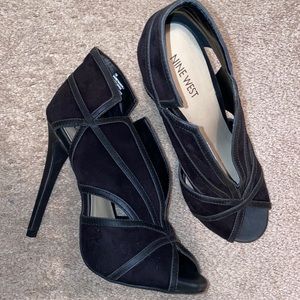 Never worn black peep toe Nine West heels! So sexy!